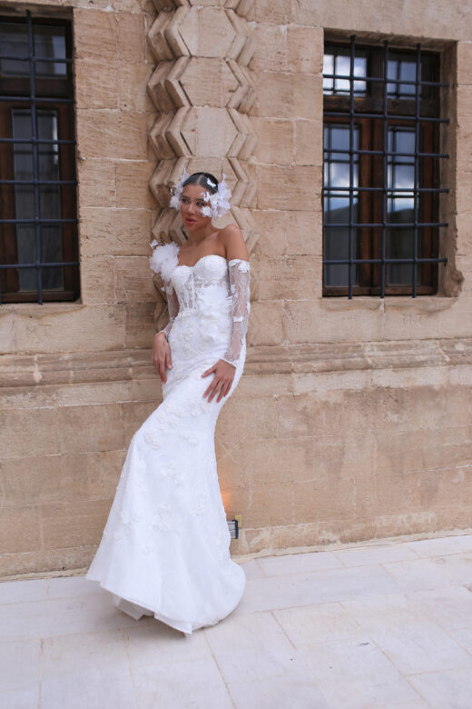 Alternative view of Elina