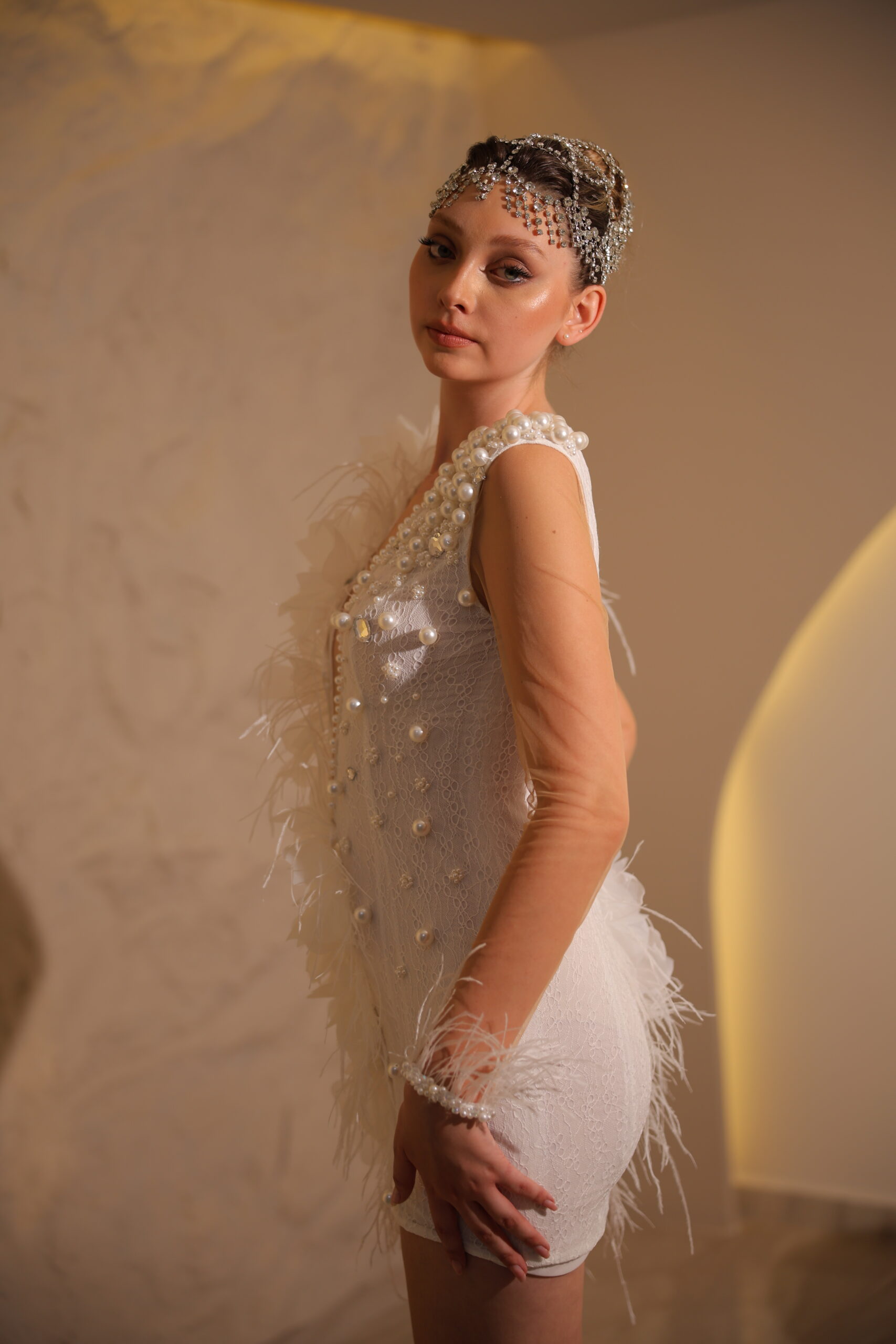 Arminia 3D Organze Çiçek Dantel -V Yaka Beyaz Mini Düğün Sonrası- After Party Elbisesi - Görsel 3