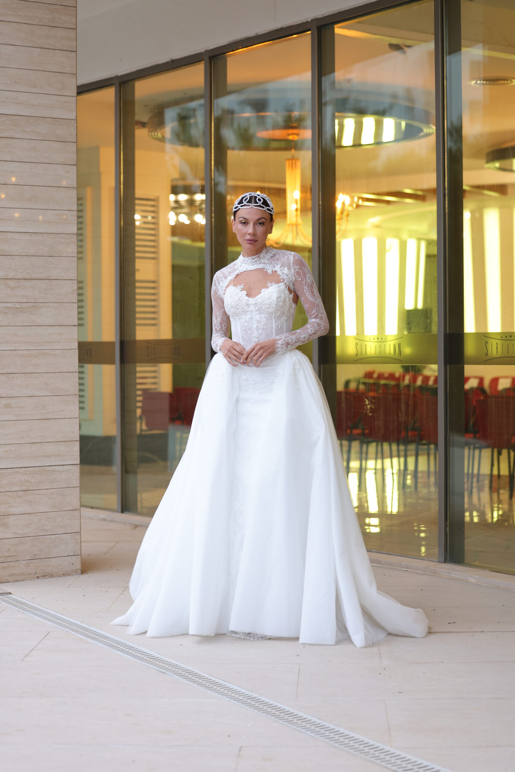 Fransız Dantelli Yüksek Boyunlu Korse Gelinlik