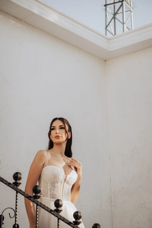 A-Kesim Transparan Korse Bodice ve Tül Etekli Kırık Beyaz Gelinlik (Spagetti Askılı) - Görsel 24