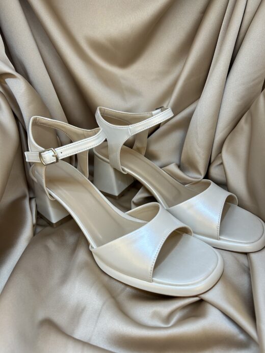 Kişiye Özel Kısa Kalın Topuklu İnci Beyazı Gelin Ayakkabısı