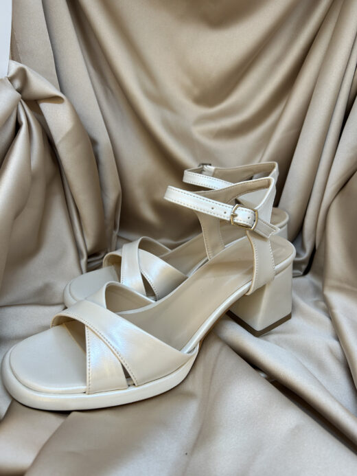Alternative view of Kişiye Özel Çapraz Bantlı Kısa Kalın Topuklu İnci Beyazı Gelin Ayakkabısı