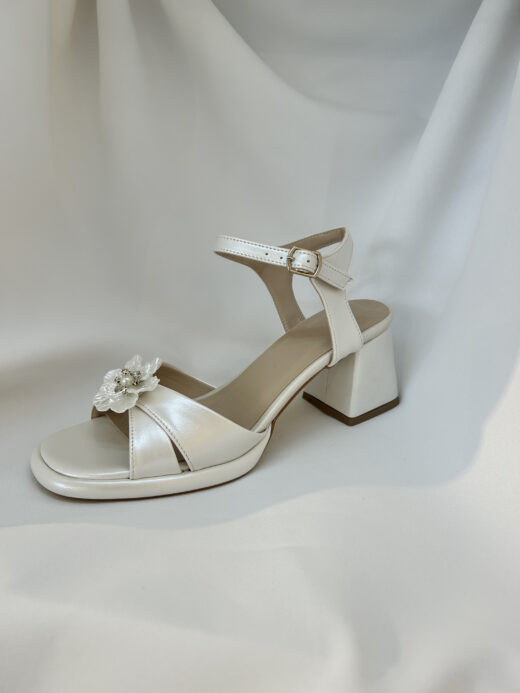 Kişiye Özel Çiçek Detaylı Kısa Kalın Topuklu Gelin Ayakkabısı