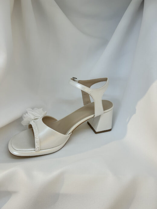 Alternative view of Kişiye Özel Tül Çiçekli ve Boncuk İşlemeli Kısa Kalın Topuklu Gelin Ayakkabısı